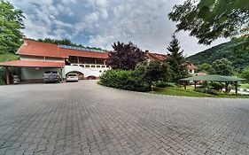 Hetényi Apartmanház és Birtok